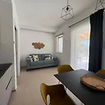 Aura Apartment *