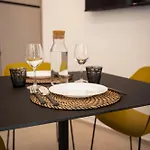 Aura Apartment *