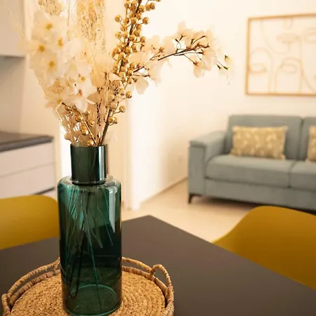 Aura Apartment *