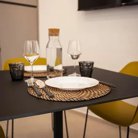 Aura Apartment *